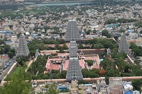 A view of the Arunachaleeshwara temple in Tiruvannamalai from atop the Arunachala Hill (Photo: S Madhusudhanan)