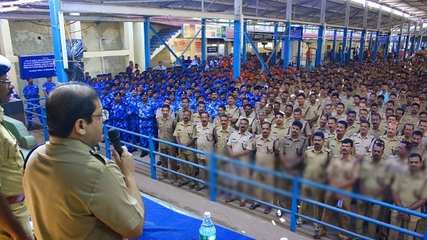 A Kerala DGP addressing policemen at Sabarimala (Image credit: Travancore Devaswom Board/Twitter)