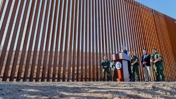 Kirstjen Nielsen speaking from Border Wall (@SecNielsen/Twitter)