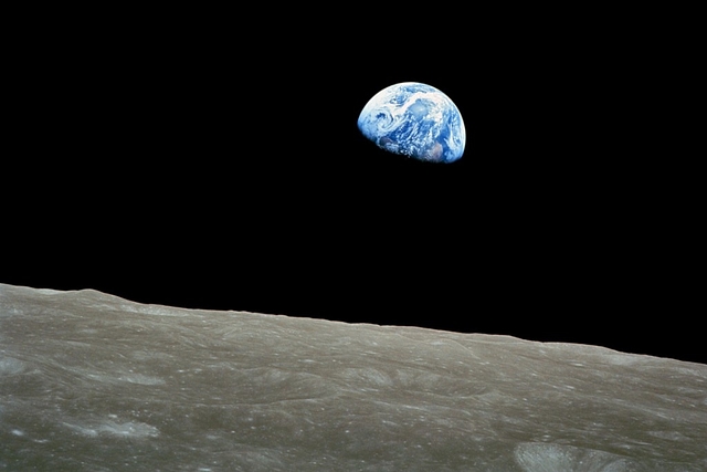 Earth rise (Wikimedia Commons)&nbsp;