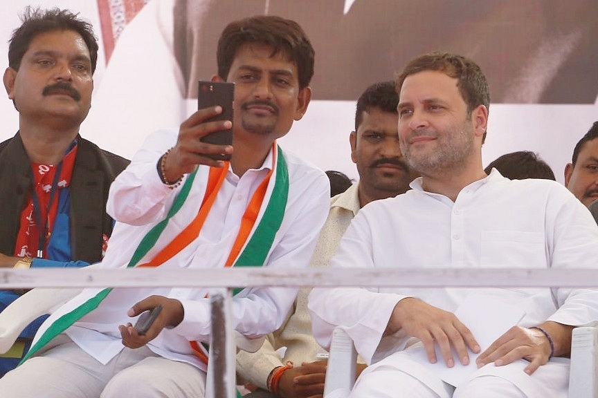 Alpesh Thakor with Congress President Rahul Gandhi. (Siddharaj Solanki/Hindustan Times)