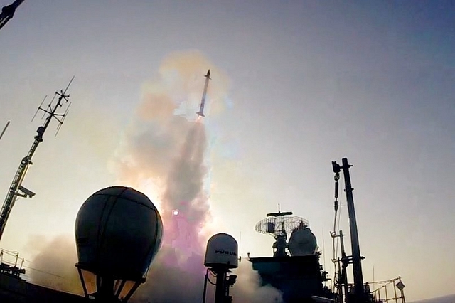 
LRSAM test fired from the INS Kolkata. (Livefist/Twitter)