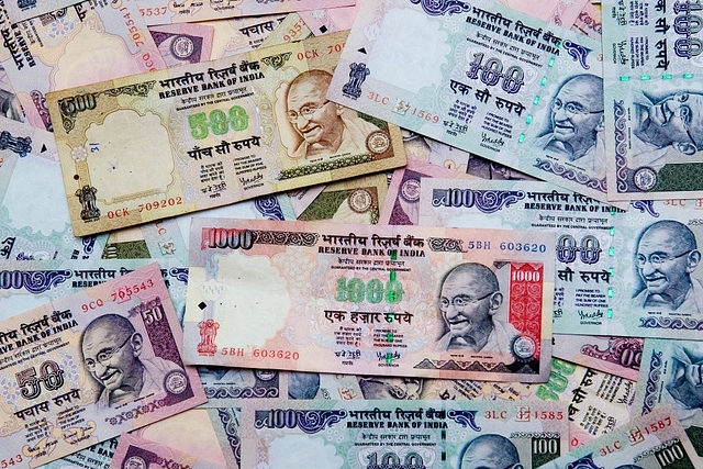 Old Rs 1000 and Rs 500 denomination notes along with denominations that are in use currently.&nbsp;