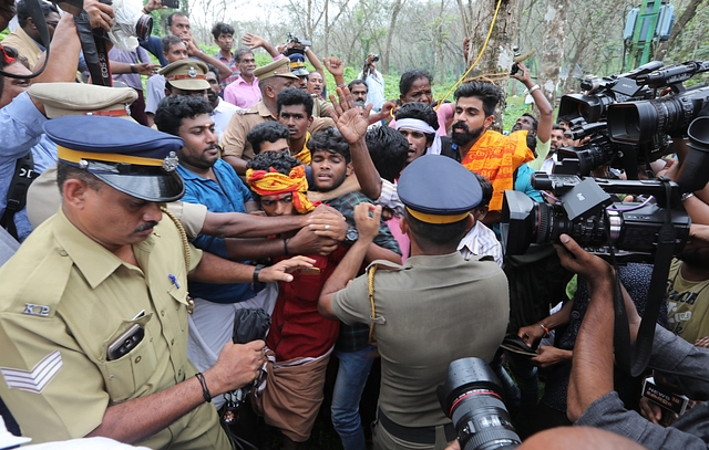 Protests by devotees in Nilakkal. (Vivek Nair/Hindustan Times via Getty Imagess)