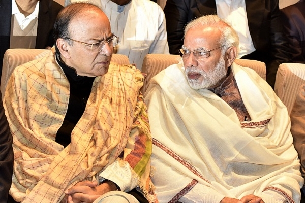 Finance Minister Arun Jaitley (L) with PM Narendra Modi (R) ( Sonu Mehta/Hindustan Times via Getty Images)