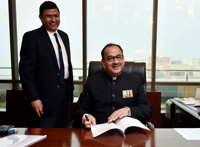 Alok Verma (seated) with Rakesh Asthana. (Ravi Choudhary/Hindustan Times via Getty Images)