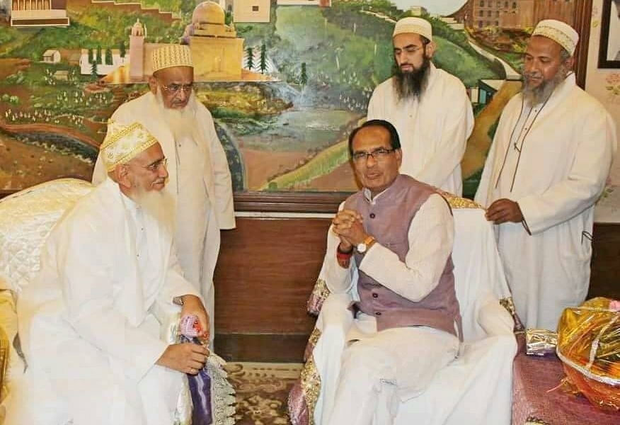 Shivraj Singh Chouhan with Muslim community leaders (@ChouhanShivraj)