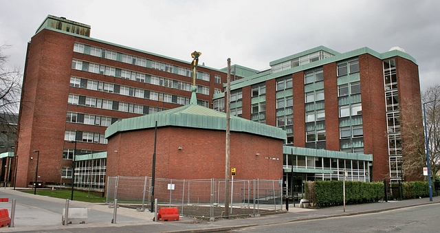 Schuster Laboratory of School of Physics and Astronomy (@mikepeel/Wikipedia)