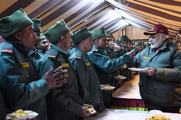 Narendra Modi with Jawans at Kedarnath (@narendramodi/Twitter)