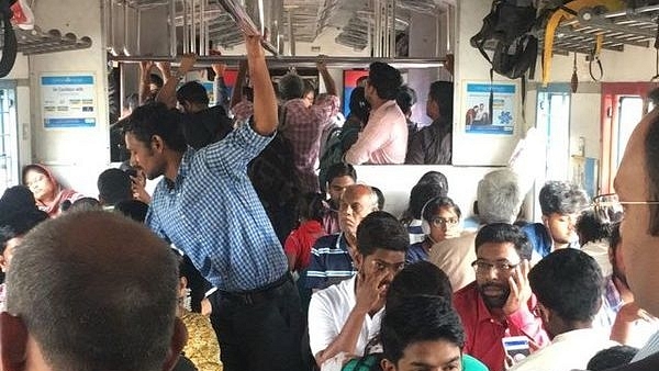 DEMU Trains Between Carmelaram and Yeswantpur  running full. Image courtesy of (@dhruva91/Twitter)