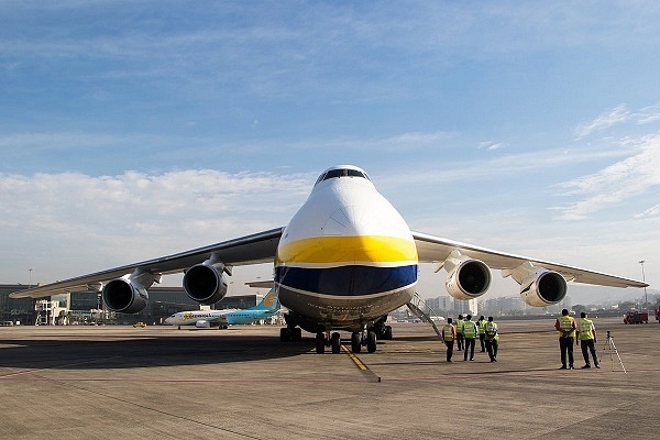 A cargo plane stationary on Mumbai airport (@asifgoa/Twitter)