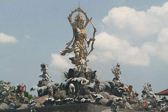 The statue of Lord Rama in Bali, Indonesia (pic via Twitter @PriyaAryaputri )