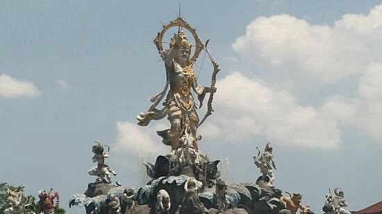 The statue of Lord Rama in Bali, Indonesia (pic via Twitter @PriyaAryaputri )