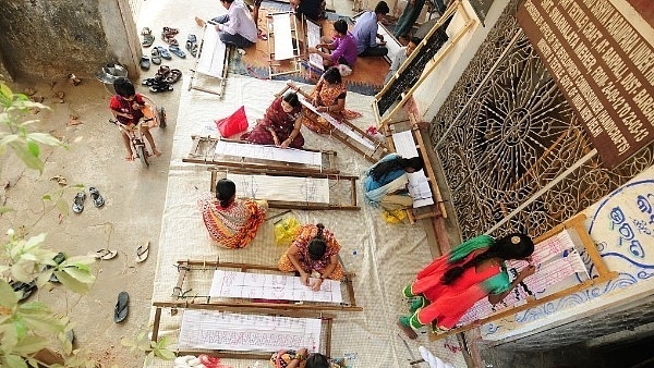 Weavers in India working on their crafts.&nbsp; (Representative image) (Indranil Bhoumik/Mint via Getty Images)