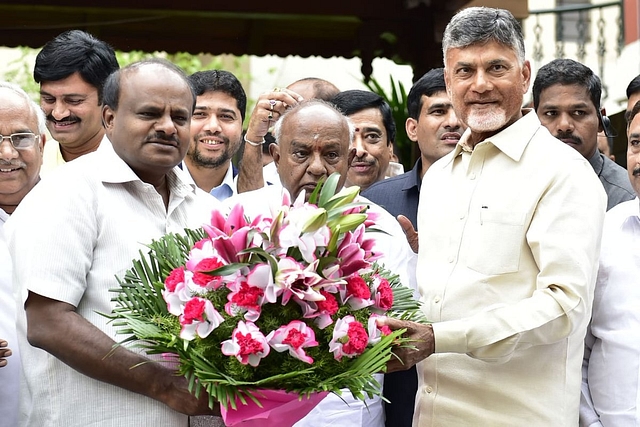 Chief Minister of Karnataka H D Kumaraswamy with former PM H D Deve Gowda and AP CM Chandrababu Naidu in Bengaluru. (Image courtesy of twitter.com/H_D_Devegowda)&nbsp;