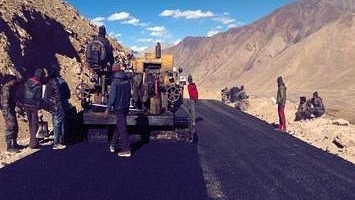 Road topping by BRO at Leh- Chalunka road Under Project Himank (Photo Courtesy : BRO)