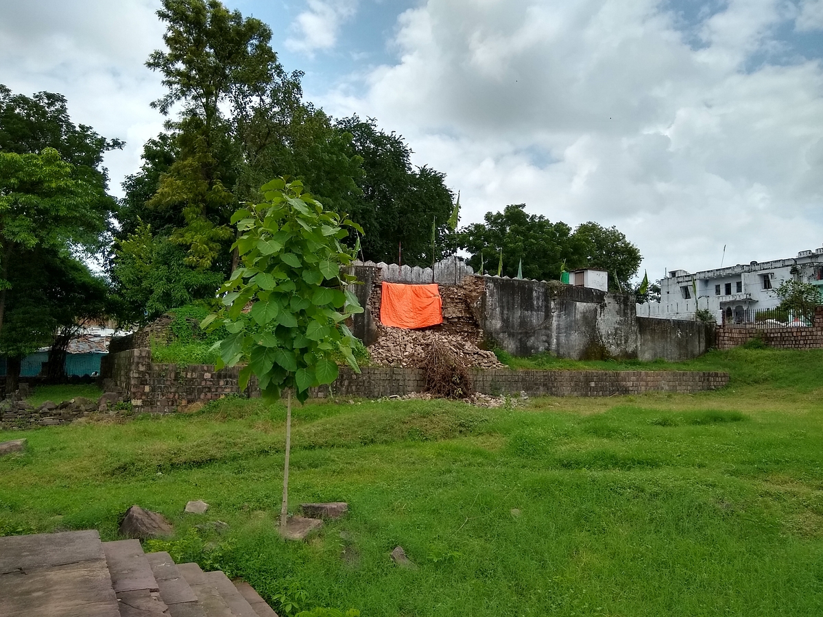 A small Eidgah in the corner of temple premises