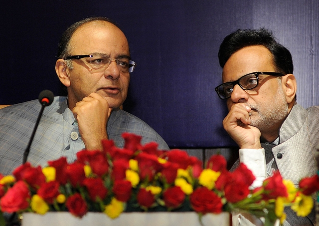 Finance Minister Arun Jaitley with Revenue Secretary Finance Dr Hasmukh Adhia in New Delhi. (Sonu Mehta/Hindustan Times via GettyImages)&nbsp;