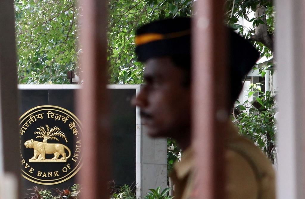 Agitated RBI Lashes Out At The Government: Asks For Privatisation Of State-Run Banks, Says Report