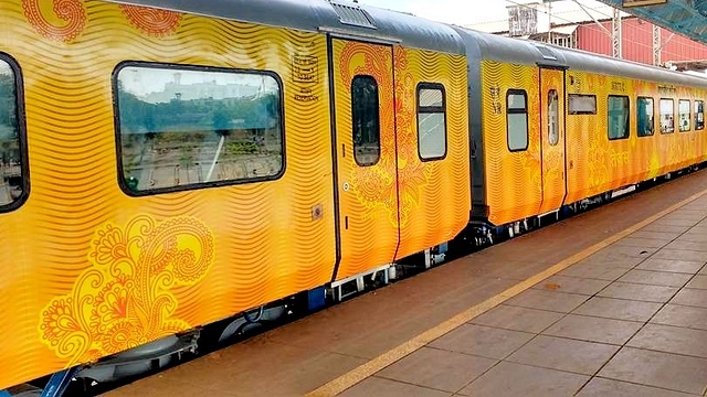 Currently, there are two active Tejas Express rakes serving on the Indian Railways network- Mumbai-Goa route and Chennai-Madurai route. (image via Rajendra B. Aklekar/Wikimedia Commons)