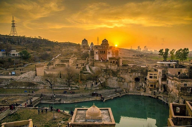 The Katas Raj temples (@TheCountryPakistan/facebook)