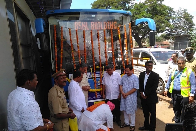 Hubballi-Dharwad Bus Transit System starts its trial run on 02 October, 2018, as a part of the sustainable mobility efforts. Image courtesy of twitter.com/DULTBangalore.&nbsp;