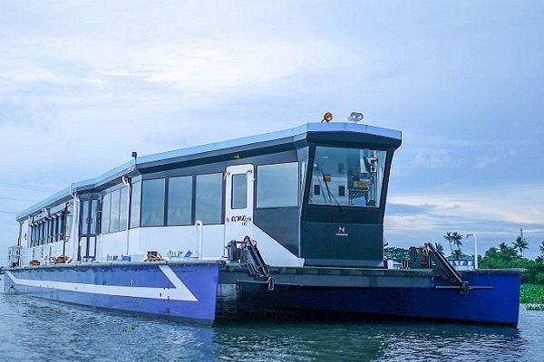 Vega 120 boat in Kerala’s waters (@navgathi/Twitter)