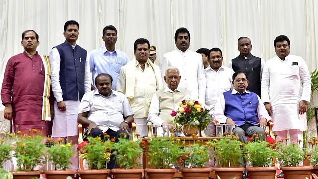 Newly inducted ministers in the Karnataka cabinet pose for photographs with CM HD Kumaraswamy and the Governor of Karnataka. (Photo Via Twitter/CMofKarnataka)