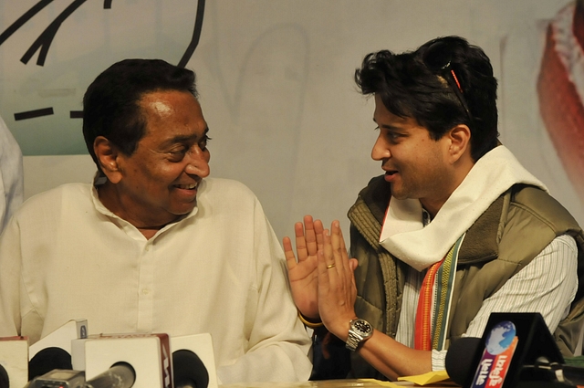  Jyotiraditya Scindia with  Kamalnath (Mujeeb faruqui/Hindustan Times via Getty Images)