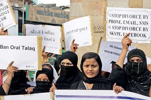 Muslim women protesting against instant triple talaq (Image credits : DD News Live on Twitter)