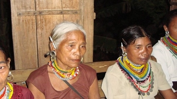 Members of the Bru tribe in Mizoram. (Photo by Banamallika Choudhury via Facebook)