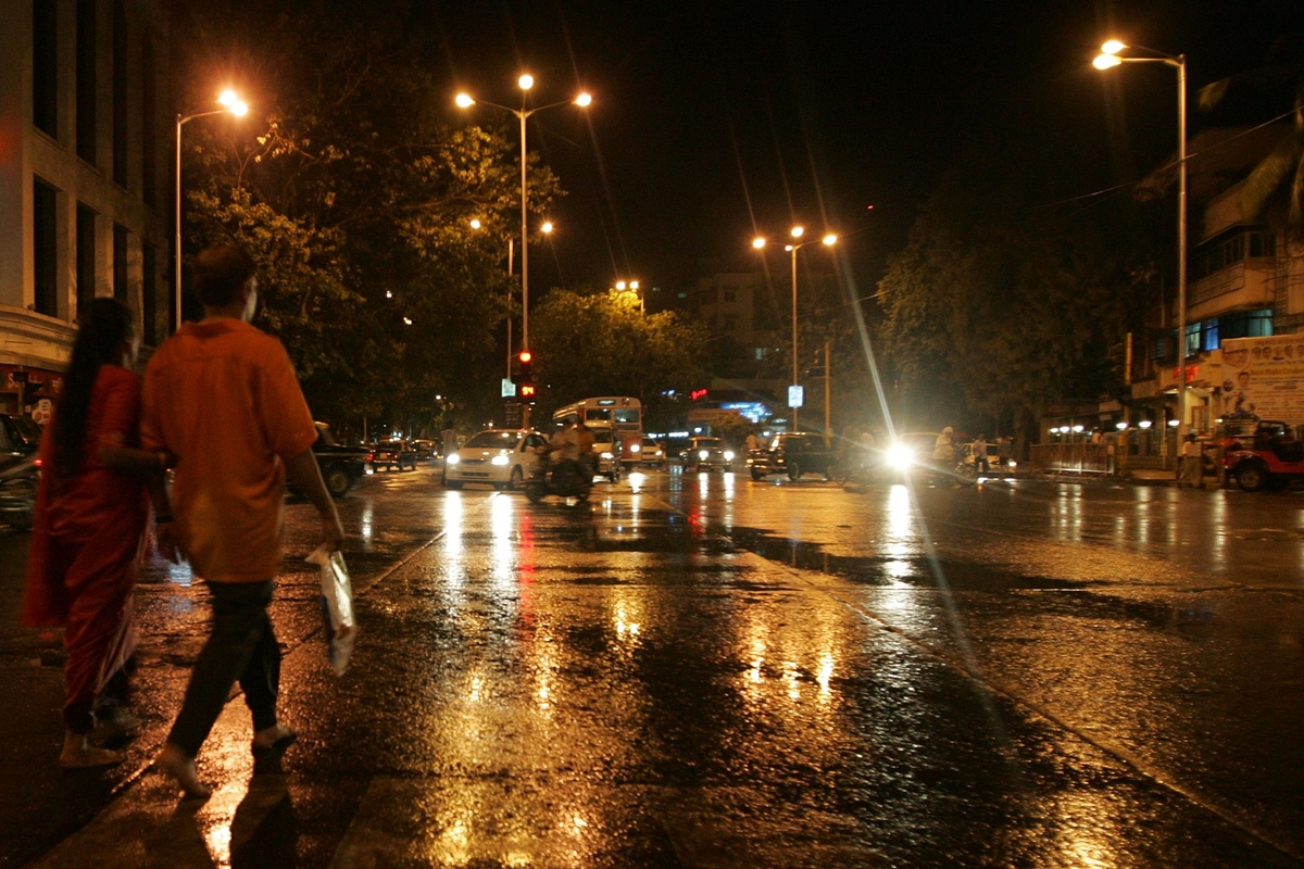 Bengaluru Police Opposes BBMP’s Move To Dim Street Lights Post 11 PM, Cites Security Concerns