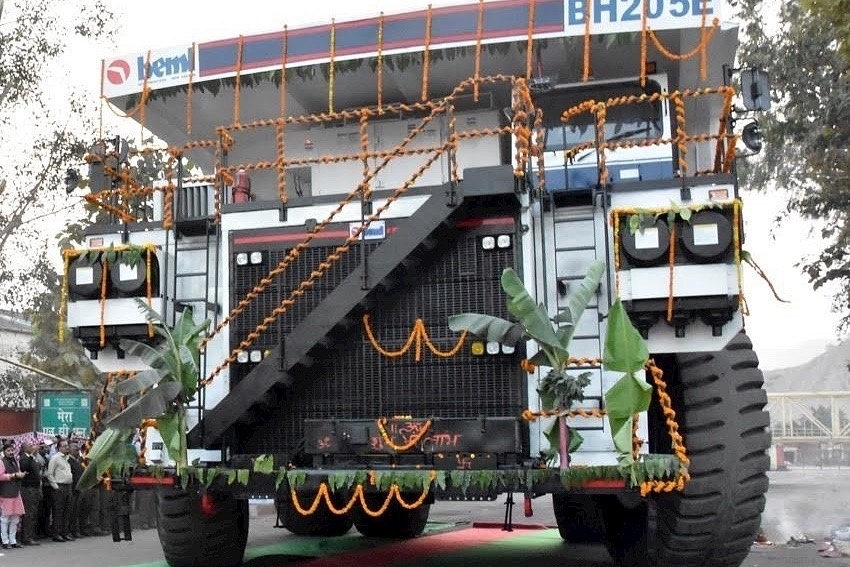 Now, Coal India Jumps On To ‘Make In India’ Bandwagon; Uses A Dumper That Is Manufactured By BEML 