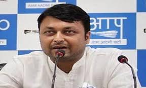 AAP MLA’s Aide Thrashes Boy In Front Of Cops For Molesting Woman