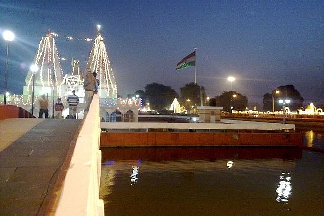 Brahma Sarovar in Kurukshetra, where the Kumbh Mela is being organised (By Gagan.leonidas Via Wikimedia Commons)