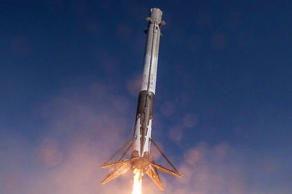 Falcon 9 first stage landing on drone ship “OF COURSE I STILL LOVE YOU” (www.spacex.com)