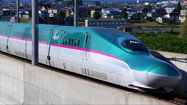 A bullet train (Photo via NHRSCL Website)