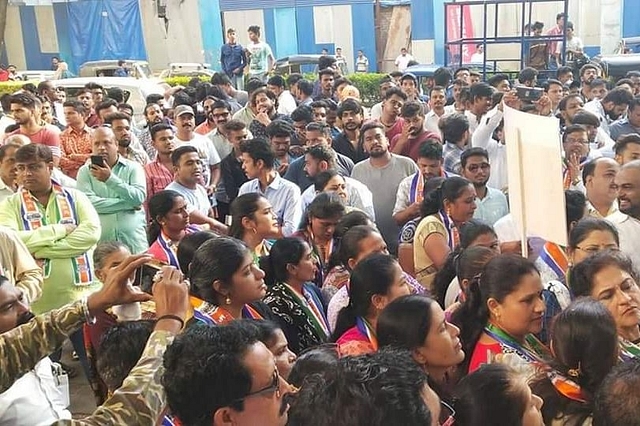 The Maharashtra Navnirman Sena protests against inflated bills by the Adani Electricity Mumbai Limited (AEML) (Source: @AltafKhanMns/Twitter) 