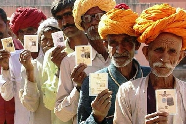 People queuing up to vote (@salimkaskar3/Twitter)