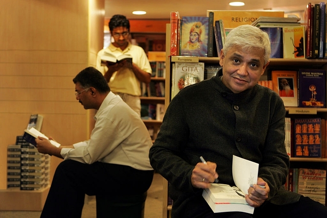  Amitav Ghosh  (Photo by Manoj Patil/Hindustan Times via Getty Images)