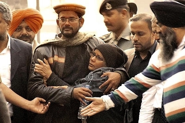 Ansari Meeting His Mother At The Wagah Border (@Zakaria Barbhuiya/Facebook)