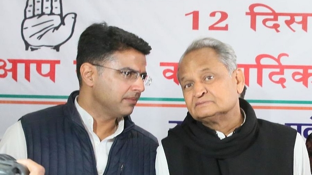 Sachin Pilot (L) with Ashok Gehlot (R) (Himanshu Vyas/Hindustan Times via Getty Images)