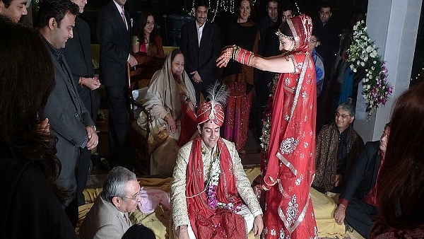 A Hindu couple during their marriage ceremony. (Pic via wikipedia)