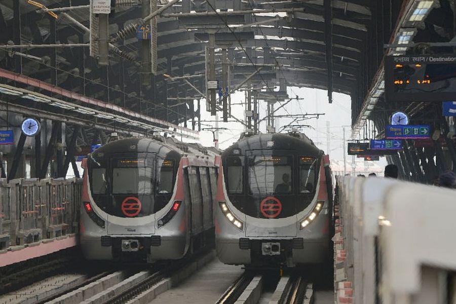 Delhi Metro: DMRC To Soon Roll Out Free WiFi Service For Commuters In Its Trains And Stations
