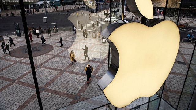 The Apple logo is seen on the window at an Apple Store on 7 January 2019 in Beijing, China. (representative image) (Kevin Frayer/GettyImages)&nbsp;