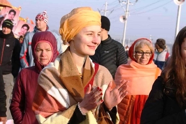 A foreigner in the Kumbh Mela (pic via Twitter)