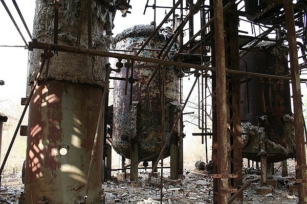 Abandoned gas tanks at the erstwhile Union Carbide facility in Bhopal. (Luca Frediani via Wikimedia Commons)