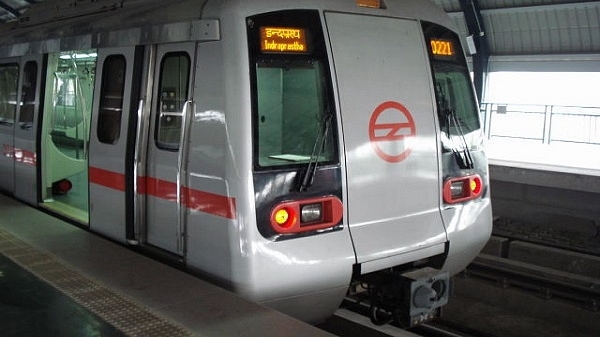 A Delhi Metro train running on the Red Line. (Pic via Wikipedia)