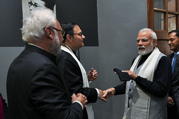 Prime Minister Narendra Modi With Family Members Of Netaji Subhas Chandra Bose (@narendramodi/Twitter)