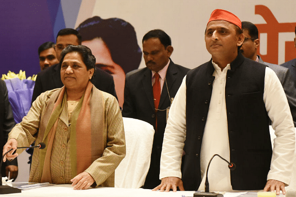 Presidents of the Bahujan Samaj Party and Samajwadi Party, Mayawati (L) and Akhilesh Yadav. (Subhankar Chakraborty/Hindustan Times via Getty Images)